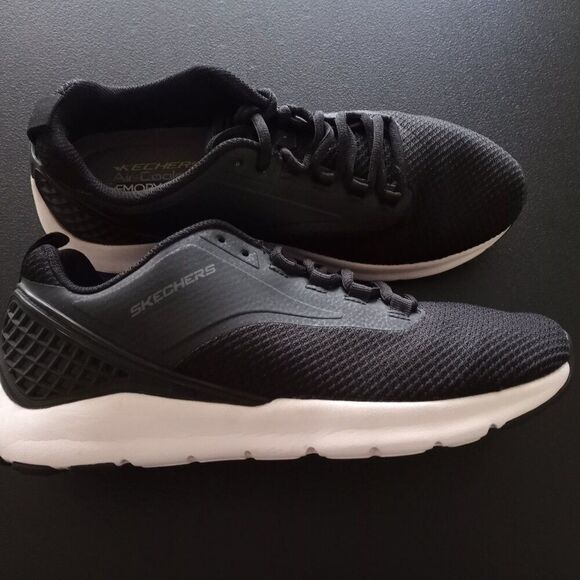 Skechers Mens Black Mesh Athletic Cross Training Shoes  SIZE: 9.5  US.. LIKE NEW - Picture 7 of 14